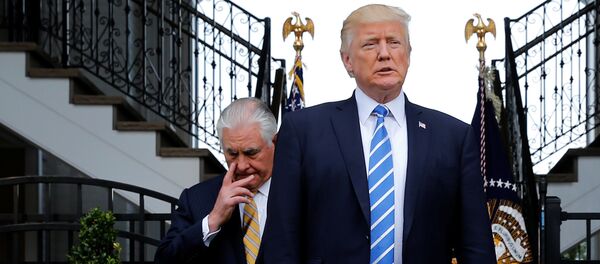 El Secretario de Estado de EEUU, Rex Tillerson, y el presidente de EEUU, Donald Trump (archivo) El Secretario de Estado de EEUU, Rex Tillerson, y el presidente de EEUU, Donald Trump (archivo) - Sputnik Mundo