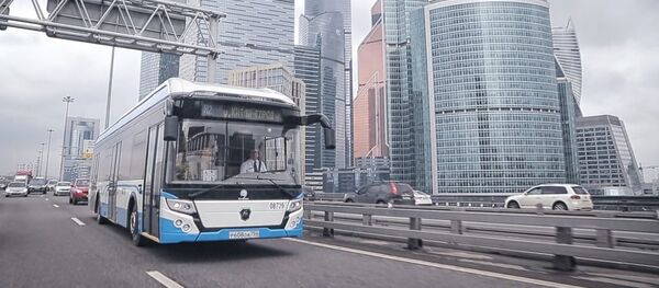 El autobús eléctrico del Grupo GAZ en las carreteras de la capital rusa El autobús eléctrico del Grupo GAZ en las carreteras de la capital rusa - Sputnik Mundo