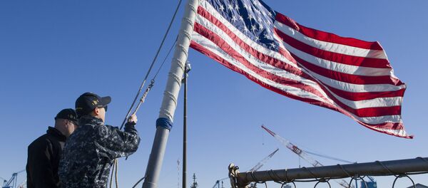 La bandera de EEUU en un destructor estadounidense (archivo) - Sputnik Mundo
