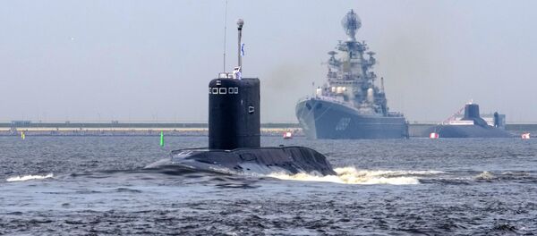 Ensayo de un desfile naval en Rusia (submarino Kolpino, crucero nuclear Piotr Veliki) - Sputnik Mundo