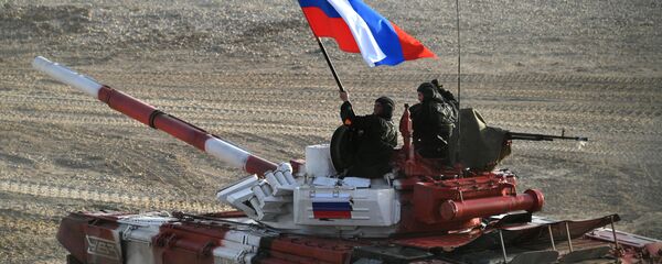 El tanque del equipo ruso durante la competición final de biatlón de tanques de Army Games 2017 - Sputnik Mundo