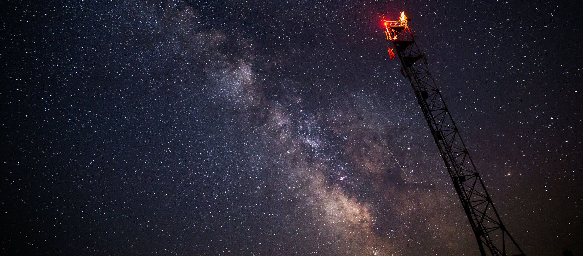 La lluvia de estrellas —las perseidas— vista desde la región de Krasnodar, Rusia - Sputnik Mundo, 1920, 27.07.2020