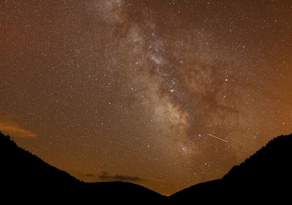 Las impresionantes perseidas, la principal lluvia de estrellas del año (fotos) Las impresionantes perseidas, la principal lluvia de estrellas del año (fotos) - Sputnik Mundo