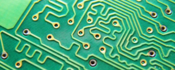 La superficie de un detalle de ordenador con el uso de semiconductores - Sputnik Mundo