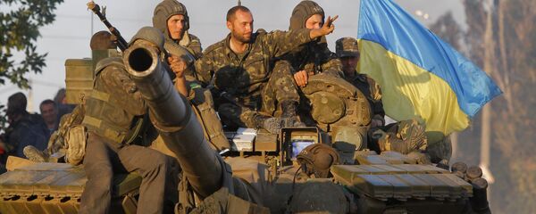 Soldados ucranianos en la ciudad portuaria de Mariúpol (archivo) - Sputnik Mundo