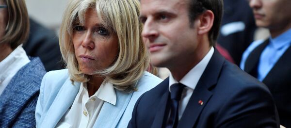 El presidente de Francia, Emmanuel Macron, y su esposa, Brigitte Marcon - Sputnik Mundo