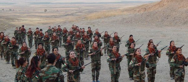 Mujeres kurdas preparan para lucha contra Daesh - Sputnik Mundo