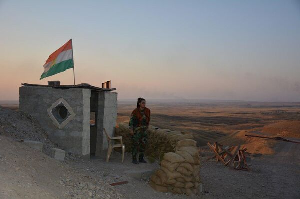 Una mujer kurda que lucha contra Daesh - Sputnik Mundo