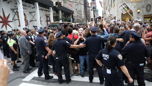 Protesta contra Donald Trump en Nueva York - Sputnik Mundo