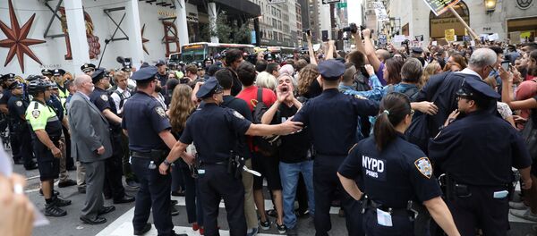 Protesta contra Donald Trump en Nueva York - Sputnik Mundo