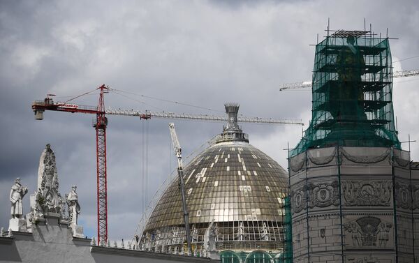 Muchos de los monumentos históricos de Moscú están siendo renovados y recolocados según su ubicación original. - Sputnik Mundo