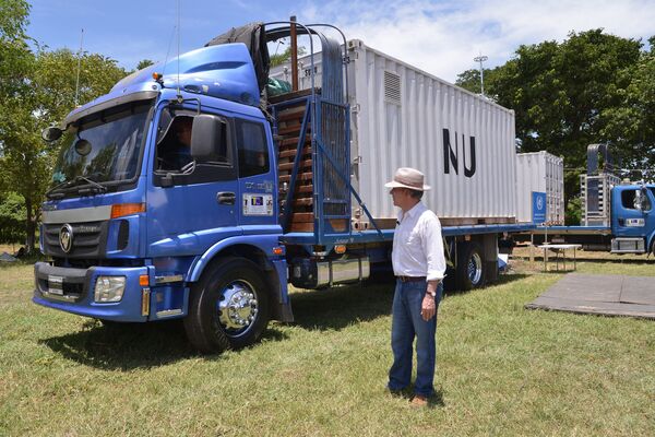 Extracción de contenedores de armas de las FARC en Pondores, Guajira - Sputnik Mundo