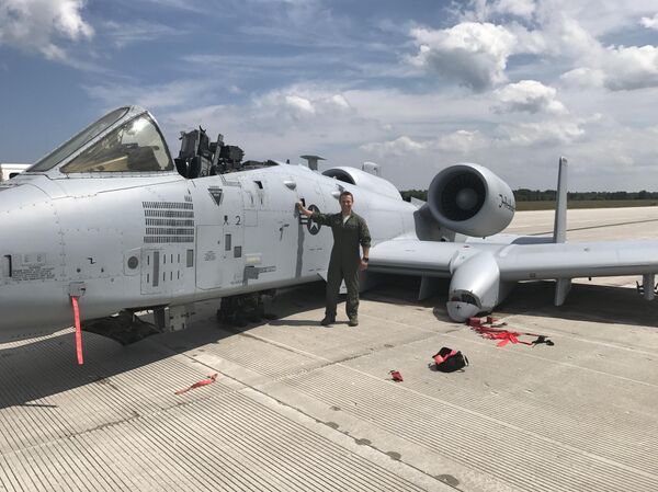 Brett DeVries, el piloto de A-10 Thunderbolt II - Sputnik Mundo