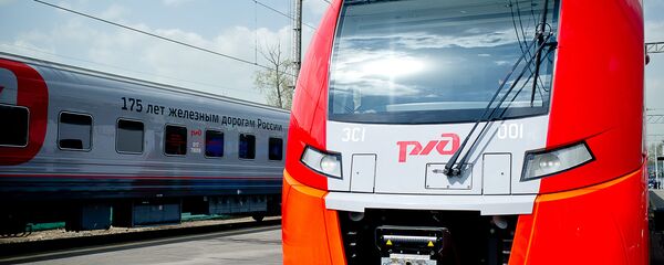 Un tren de Ferrocarriles de Rusia - Sputnik Mundo