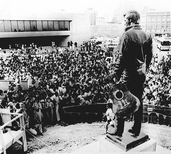 El monumento a Elvis Presley en Memphis, estado de Tennessee. - Sputnik Mundo