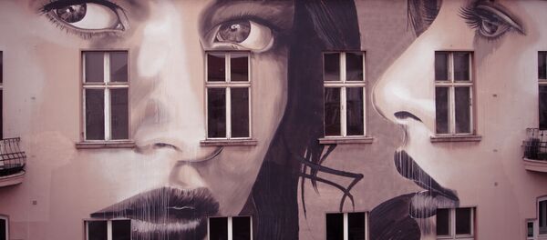 Rostro femenino creado por el muralista australiano 'Rone'. Rostro femenino creado por el muralista australiano 'Rone'. - Sputnik Mundo