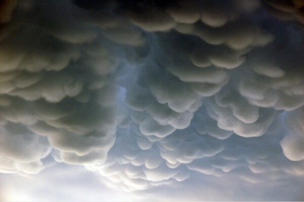 Nube mastodóntica sobre Rosario (Argentina) - Sputnik Mundo