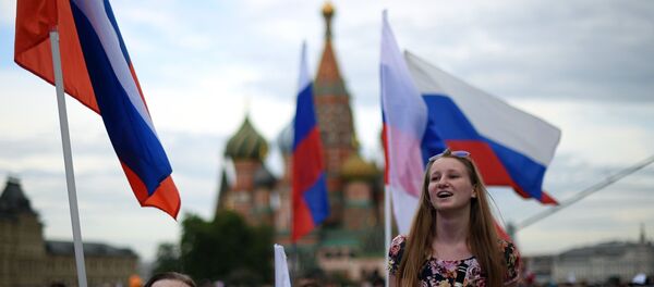 Una mujer en la Plaza Roja Una mujer en la Plaza Roja - Sputnik Mundo
