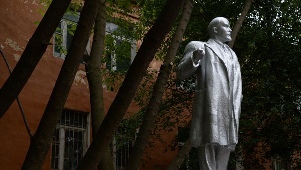 Un monumento en honor a Lenin (imagen referencial) Un monumento en honor a Lenin (imagen referencial) - Sputnik Mundo