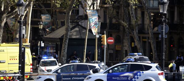 La policía en Barcelona tras el atropello La policía en Barcelona tras el atropello - Sputnik Mundo