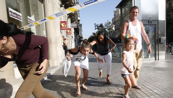 La gente en Las Ramblas, Barcelona, donde se produjo el atentado - Sputnik Mundo