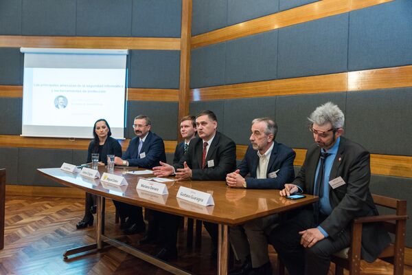 Presentación de SearchInform en la Representación Comercial de Rusia en Buenos Aires - Sputnik Mundo