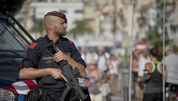 Policía en el lugar del atentado en Cambrils - Sputnik Mundo