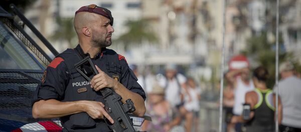 Policía en el lugar del atentado en Cambrils - Sputnik Mundo