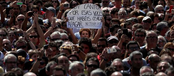 Minuto de silencio en la Plaza de Cataluña - Sputnik Mundo