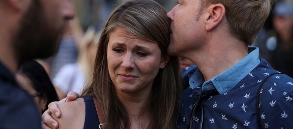 La gente reacciona en el lugar del atentado - Sputnik Mundo