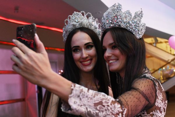 Las participantes en la final del concurso Mrs. Rusia 2017 - Sputnik Mundo