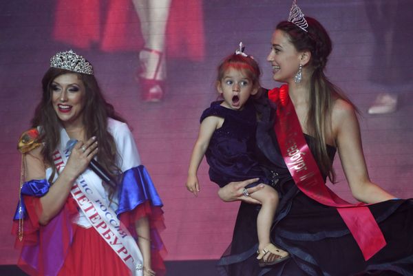 La final del concurso Mrs. Rusia 2017 - Sputnik Mundo