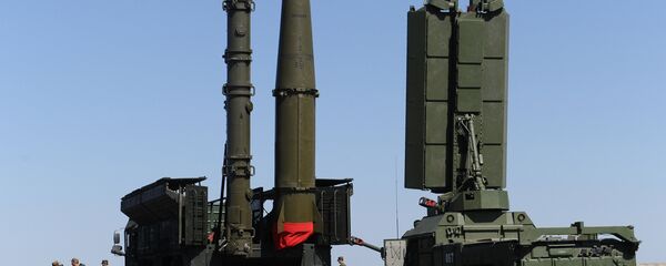 El sistema de defensa aérea S-400 Triumf El sistema de defensa aérea S-400 Triumf - Sputnik Mundo