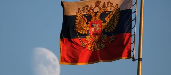 El estándar del presidente de Rusia en el edificio del Senado en el Kremlin de Moscú - Sputnik Mundo