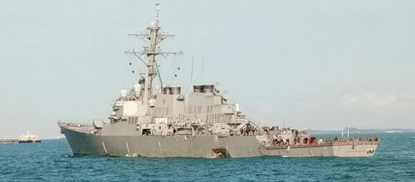 Destructor USS John S. McCain tras la colisión - Sputnik Mundo