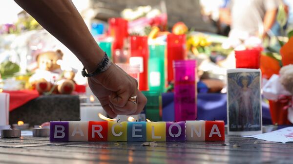 Homenaje a las víctimas del atentado en Las Ramblas de Barcelona - Sputnik Mundo