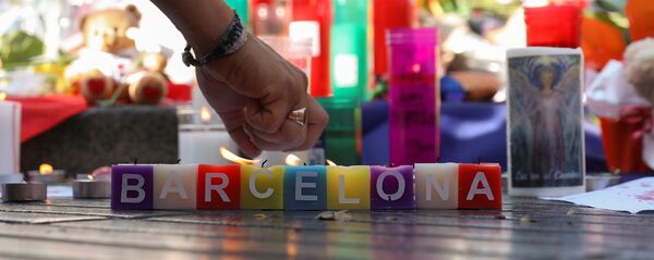 Homenaje a las víctimas del atentado en Las Ramblas de Barcelona - Sputnik Mundo