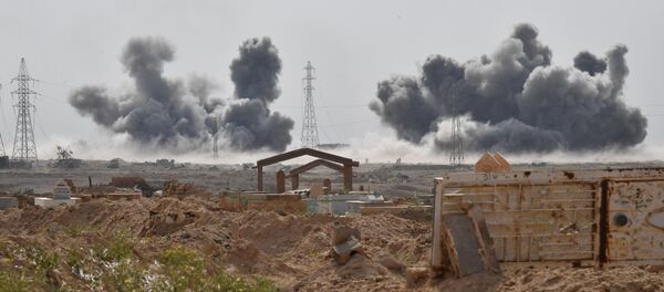 Los ataques de las Fuerzas Aeroespaciales de Rusia contra las posiciones de Daesh cerca de la ciudad siria de Deir Ezzor (archivo) - Sputnik Mundo