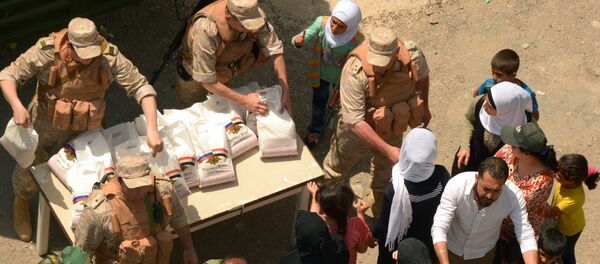 La entrega de la ayuda humanitaria rusa a los sirios (archivo) - Sputnik Mundo