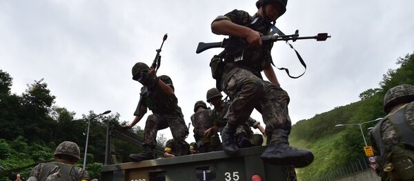 Soldados surcoreanos durante el Ulchi Freedom Guardian Soldados surcoreanos durante el Ulchi Freedom Guardian - Sputnik Mundo