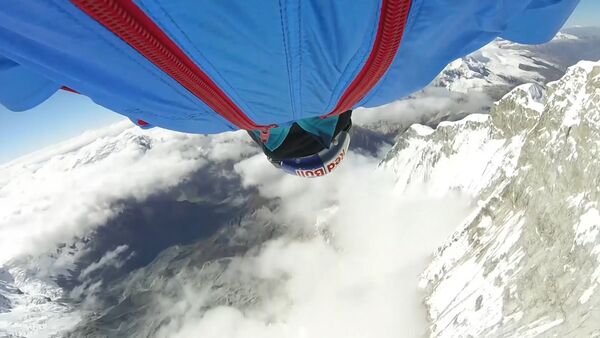 Un saltador ruso bate el récord con un salto desde los Andes peruanos - Sputnik Mundo