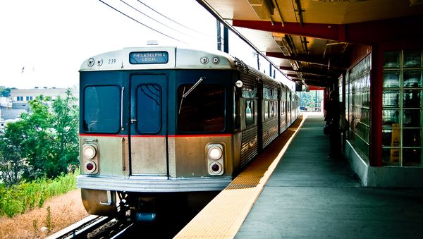 Un tren en Filadelfia, EEUU (imagen referencial) Un tren en Filadelfia, EEUU (imagen referencial) - Sputnik Mundo