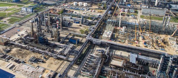 Una refinería - Sputnik Mundo
