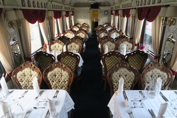 Un vagón-restaurante del tren 'Rusia Imperial' Un vagón-restaurante del tren 'Rusia Imperial' - Sputnik Mundo