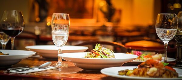 Una mesa de restaurante - Sputnik Mundo