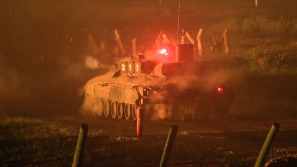 La batalla nocturna en el Foro Internacional Técnico Militar Army 2017 - Sputnik Mundo