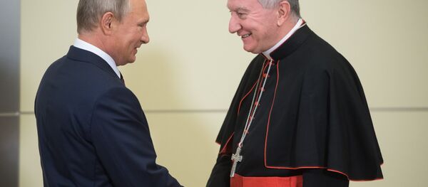 El presidente de Rusia, Vladímir Putin, y el secretario de Estado del Vaticano, Pietro Parolin - Sputnik Mundo