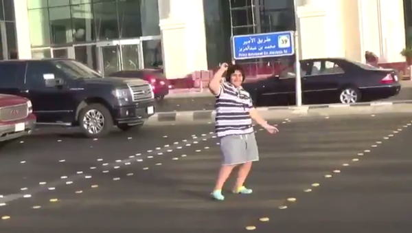 Un niño baila la Macarena en Yeda, Arabia Saudí Un niño baila la Macarena en Yeda, Arabia Saudí - Sputnik Mundo