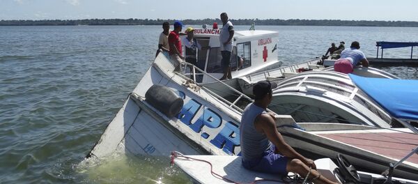El naufragio de un barco en el río Xingú El naufragio de un barco en el río Xingú - Sputnik Mundo