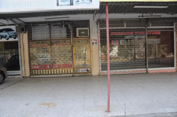 Muchas tiendas que hace poco vendían un gran abanico de bienes tuvieron que cerrar ya que eran incapaces de pagar el alquiler Muchas tiendas que hace poco vendían un gran abanico de bienes tuvieron que cerrar ya que eran incapaces de pagar el alquiler - Sputnik Mundo